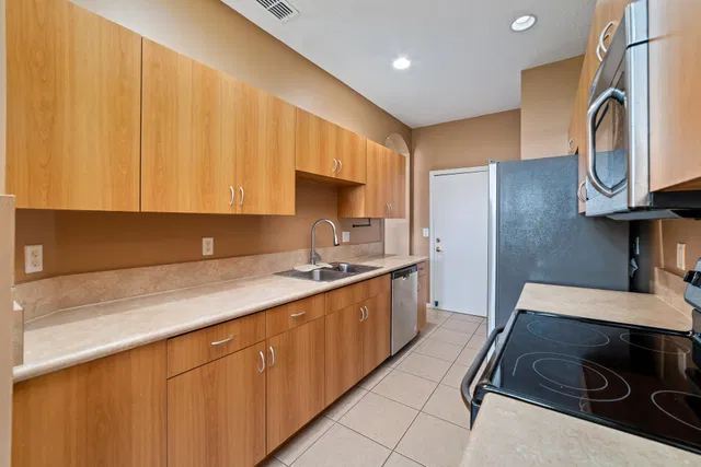 Residence photo 5