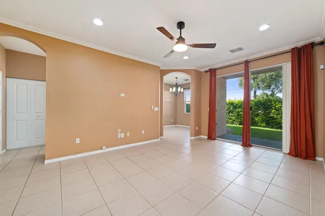 Residence photo 12
