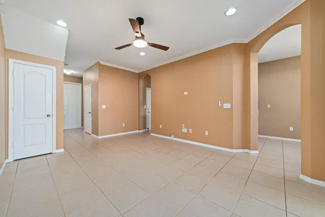 Residence photo 16