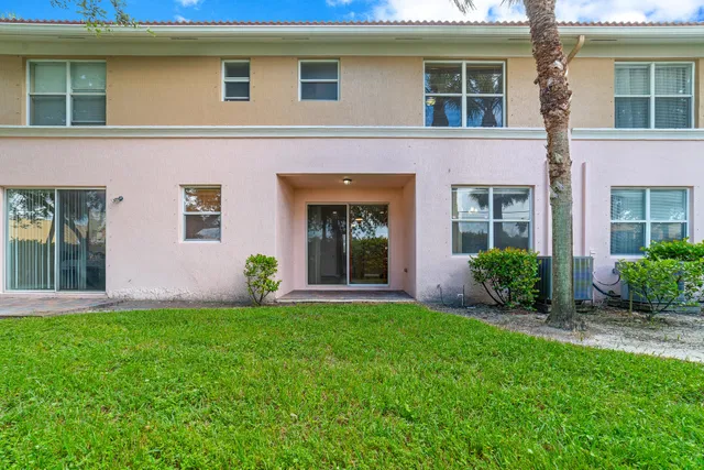 Residence photo 38