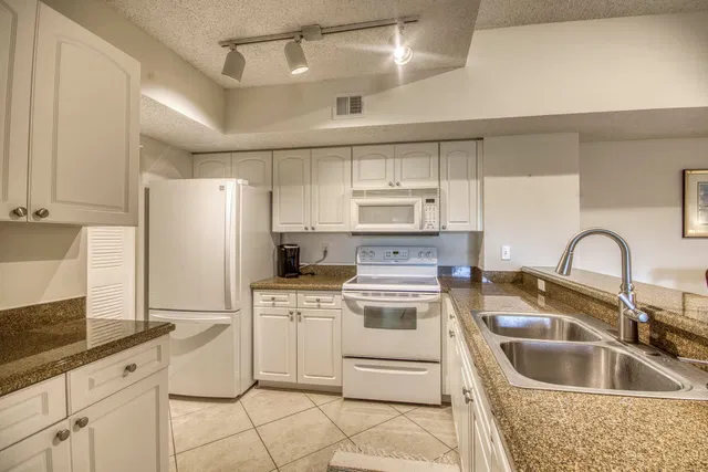  Unit 4306 photo 9