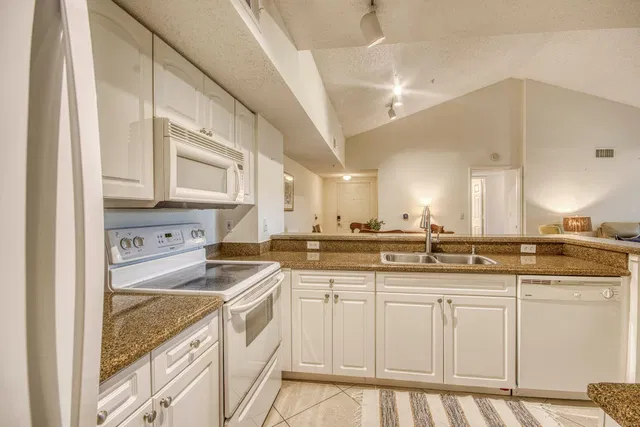  Unit 4306 photo 10