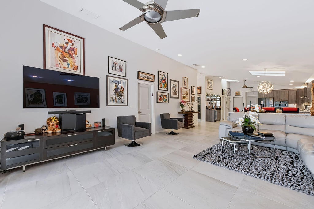 Residence photo 17