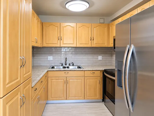 Unit 112 photo 5