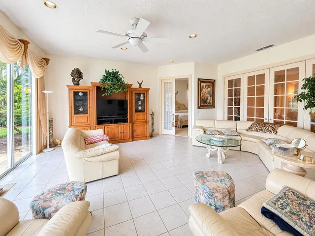 Residence photo 12