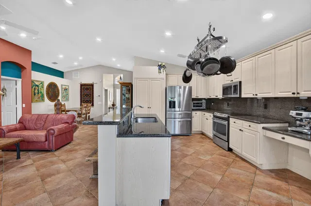 Residence photo 18