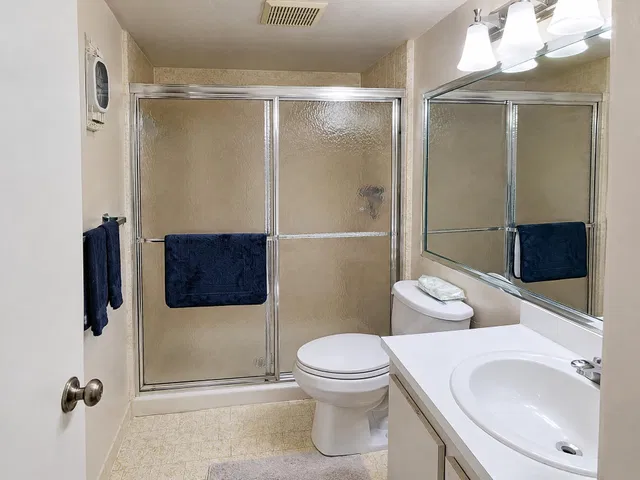 Unit B-2 photo 10