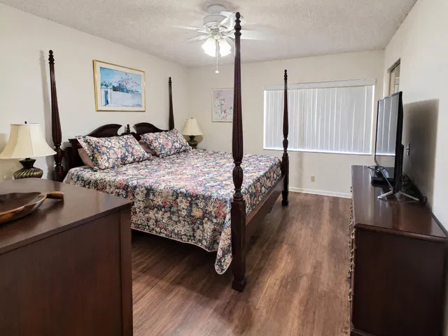 Unit B-2 photo 11