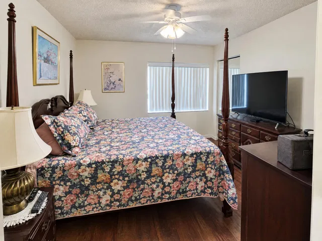 Unit B-2 photo 12