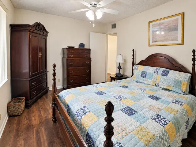 Unit B-2 photo 13