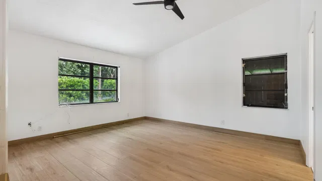  Residence photo 15
