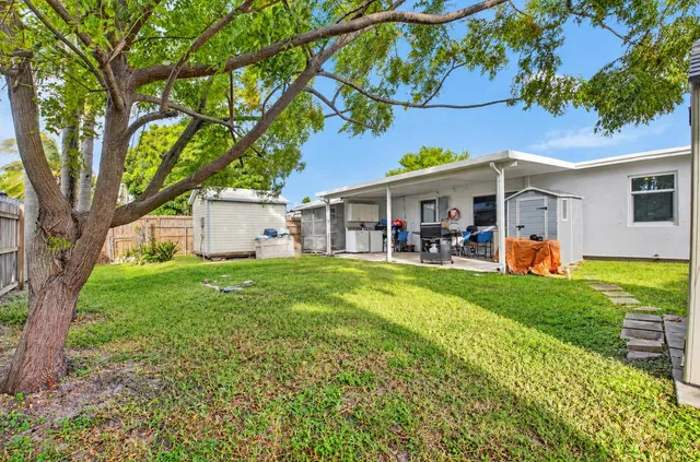 Residence photo 17