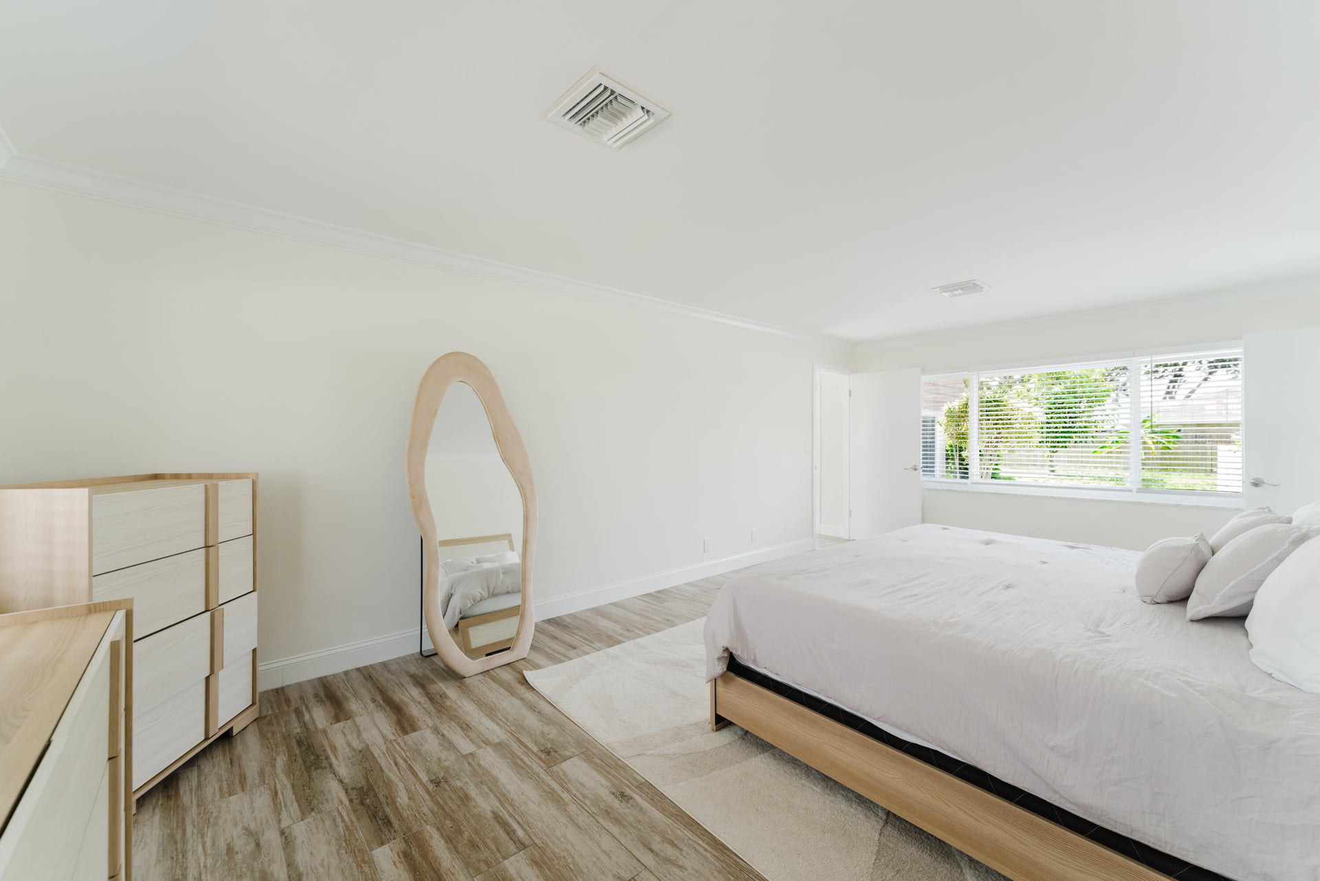Unit 1424 photo 8