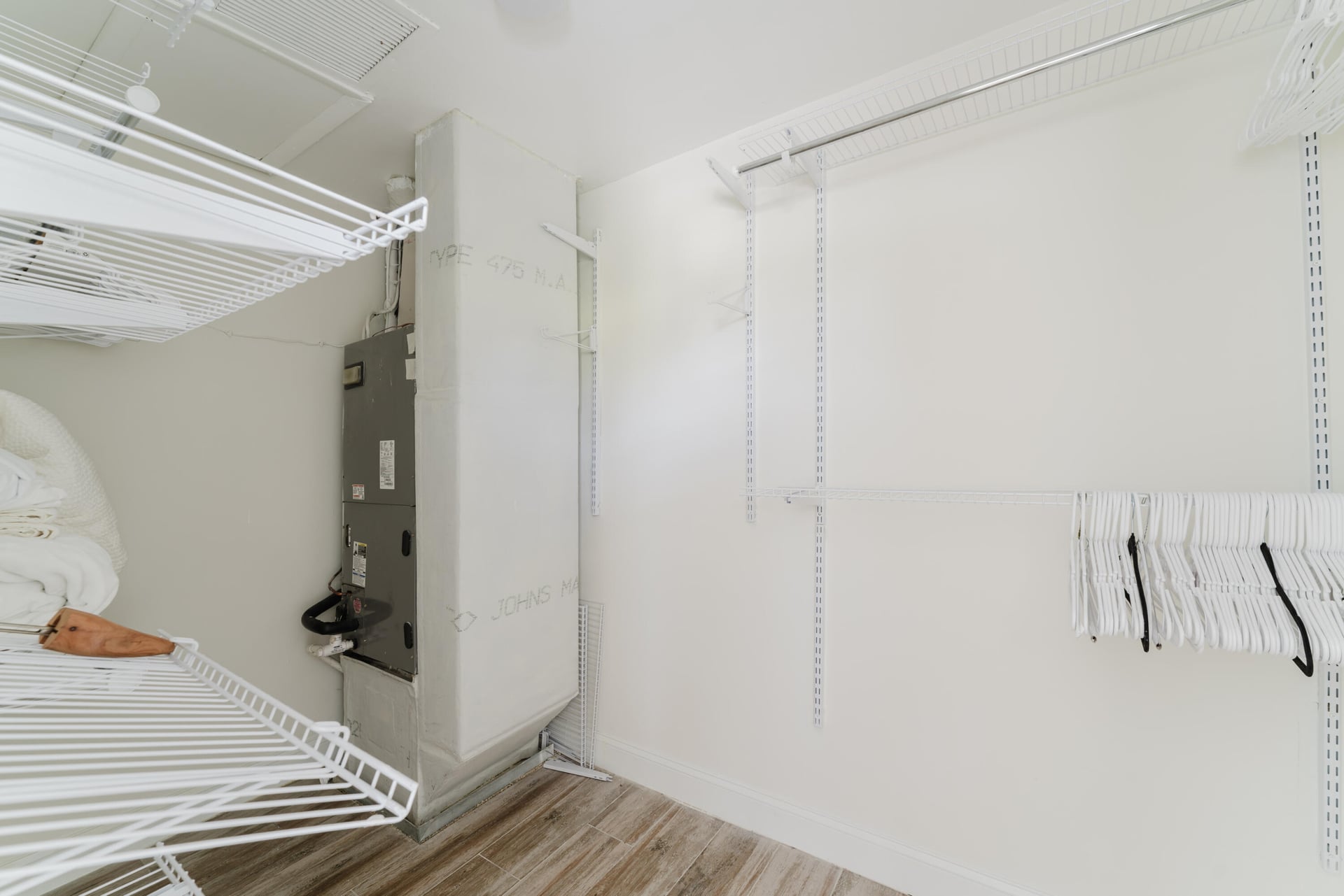 Unit 1424 photo 9