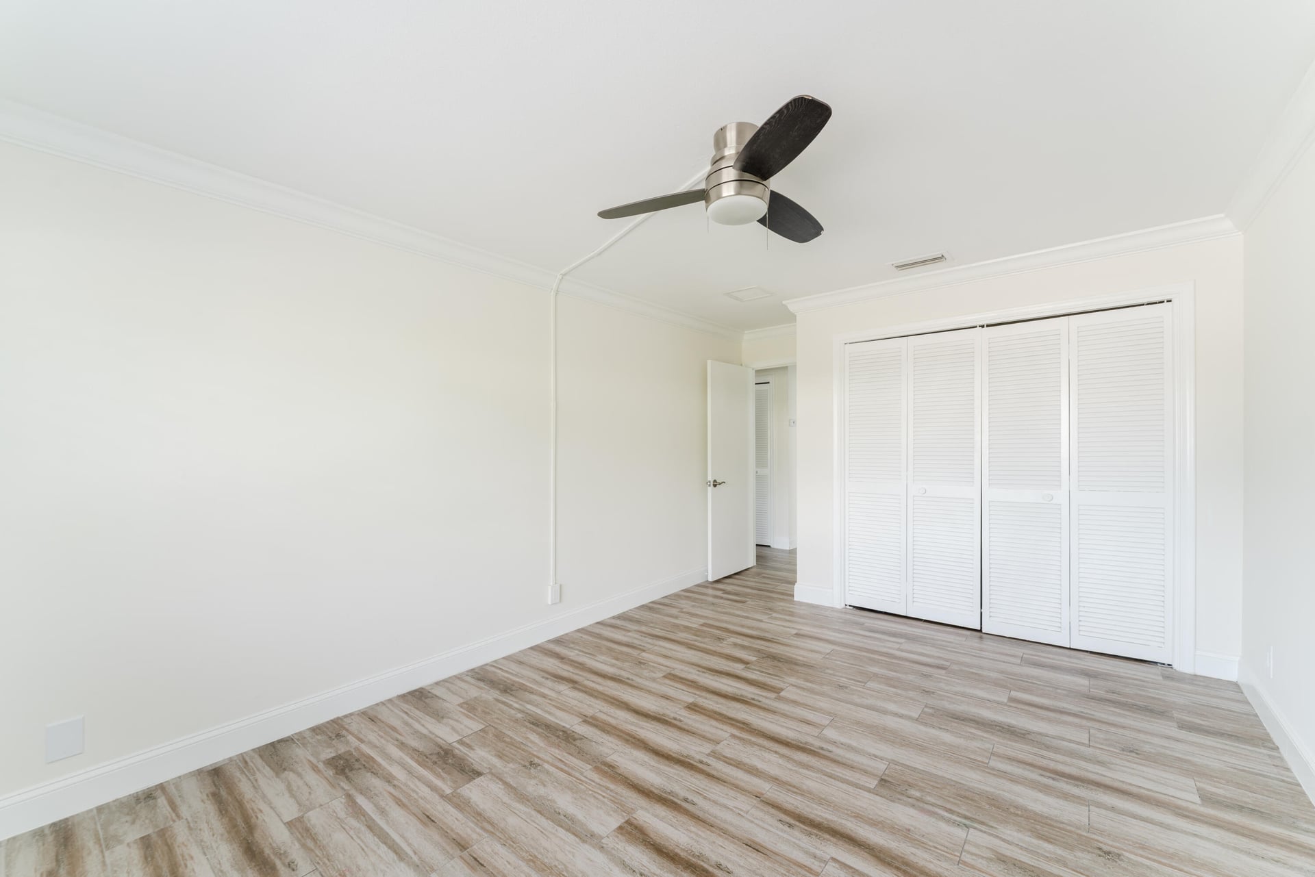Unit 1424 photo 14