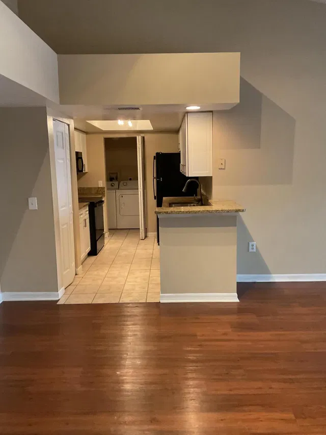 Unit 1112 photo 4