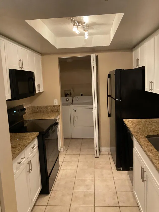 Unit 1112 photo 5