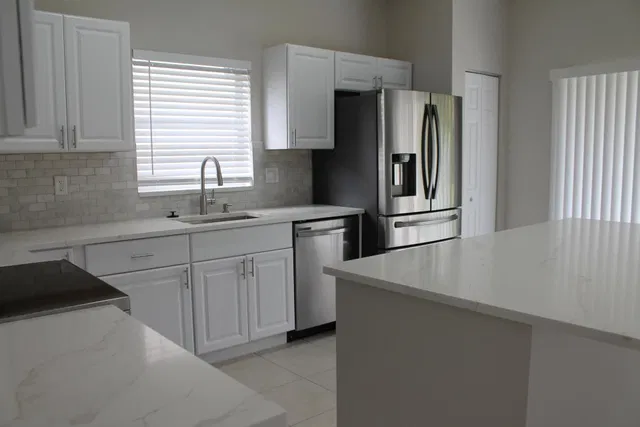  Residence photo 8