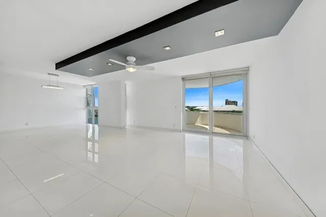 Unit 606 photo 2