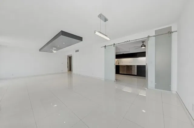 Unit 606 photo 5