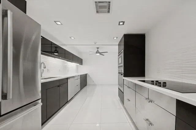 Unit 606 photo 8