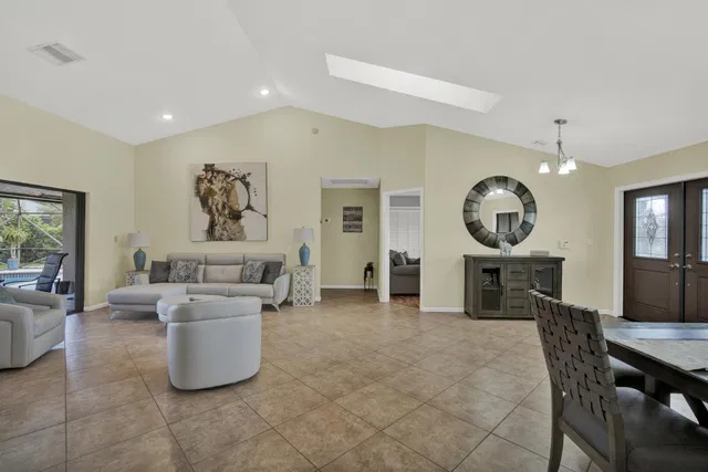 Residence photo 12