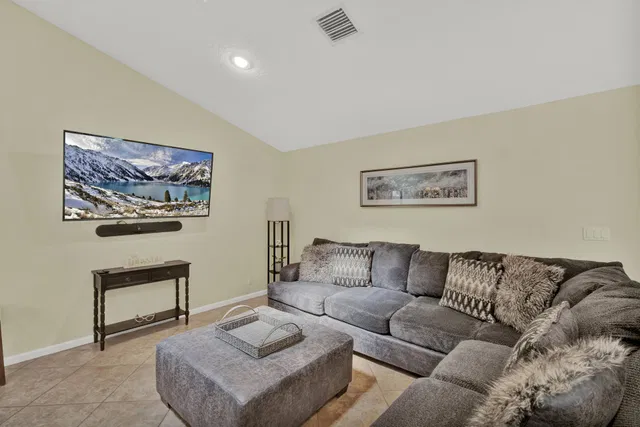 Residence photo 32