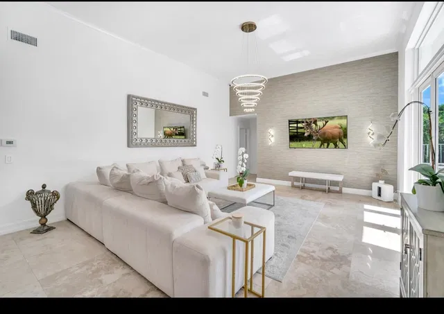 Residence photo 19