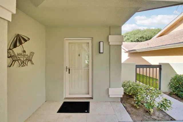 Residence photo 3