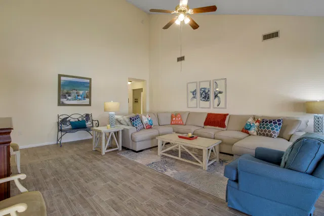 Residence photo 8