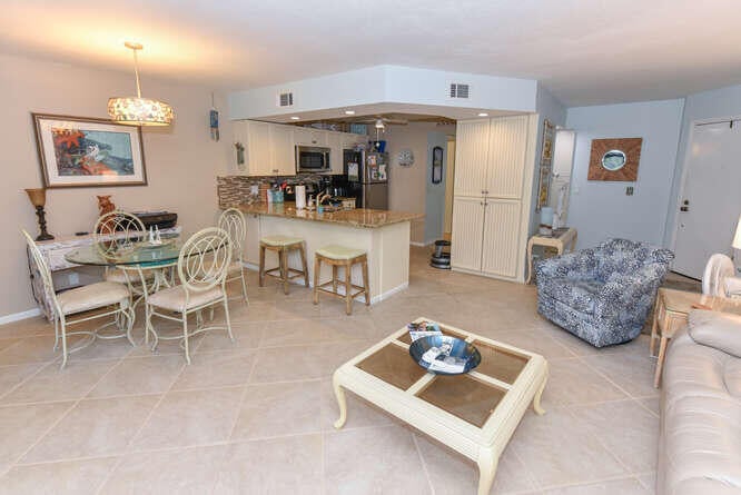  Unit V2-103 photo 10