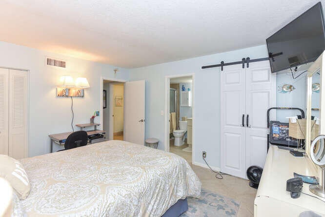  Unit V2-103 photo 17