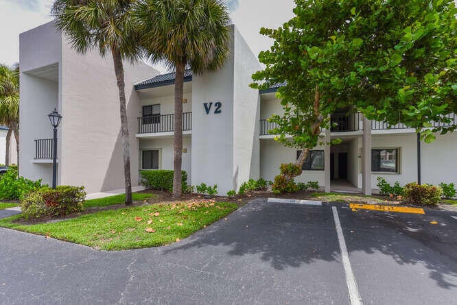  Unit V2-103 photo 26