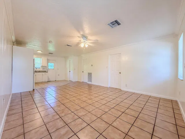 Residence photo 2