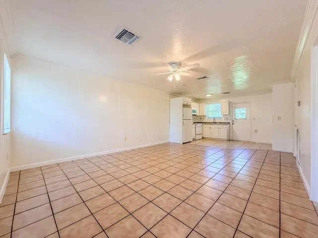 Residence photo 3
