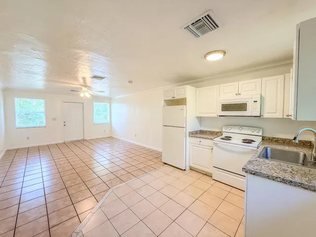 Residence photo 4