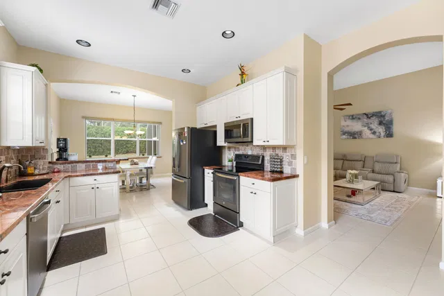 Residence photo 17