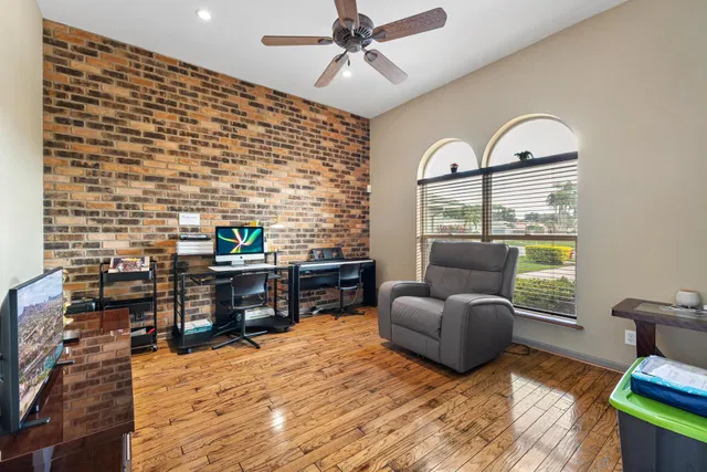 Residence photo 28