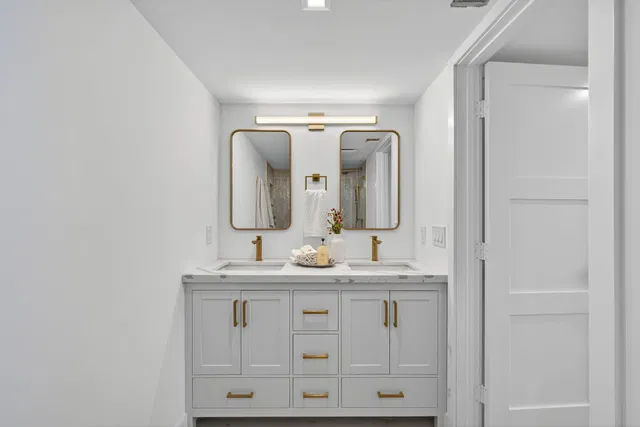  Unit 805 photo 37