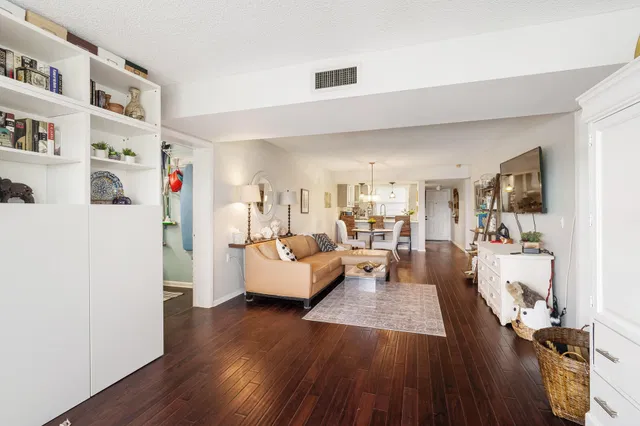  Unit 403 photo 12