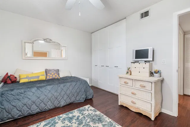 Unit 403 photo 22