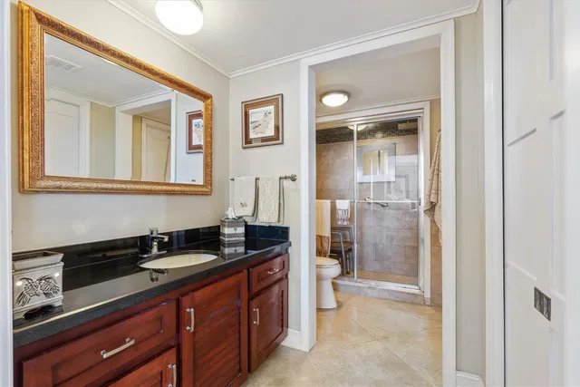  Unit 501 photo 19