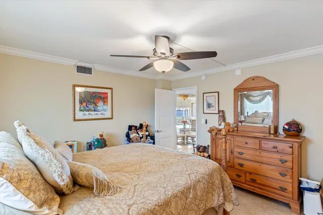  Unit 501 photo 23