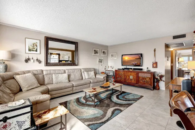 Residence photo 2