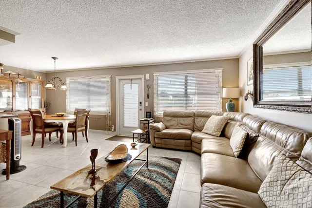 Residence photo 4