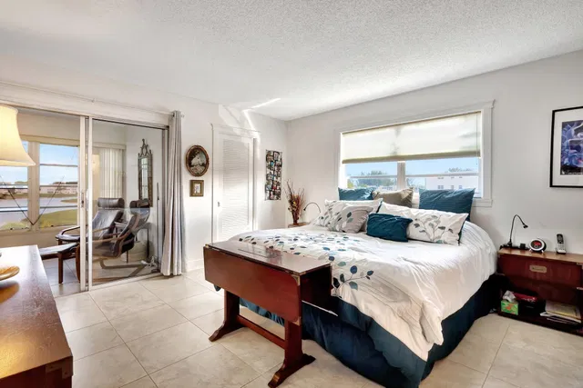 Residence photo 12