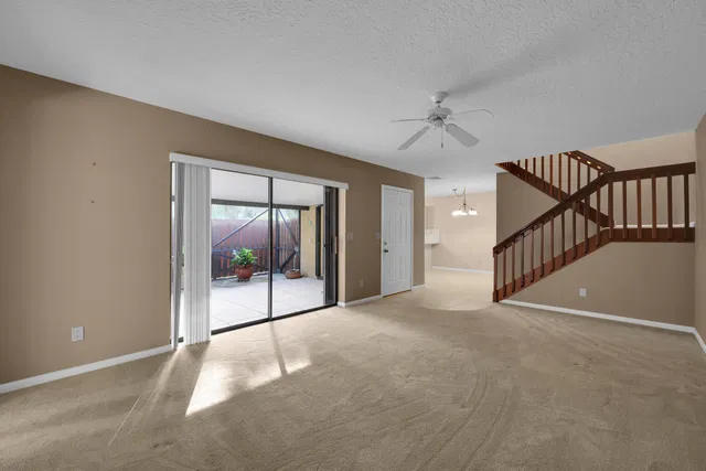 Unit 834 photo 5