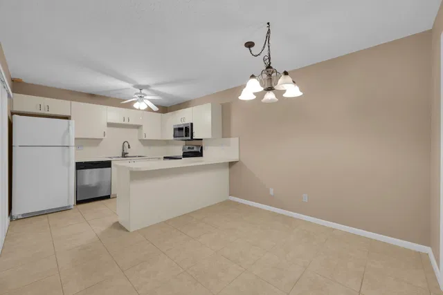 Unit 834 photo 8