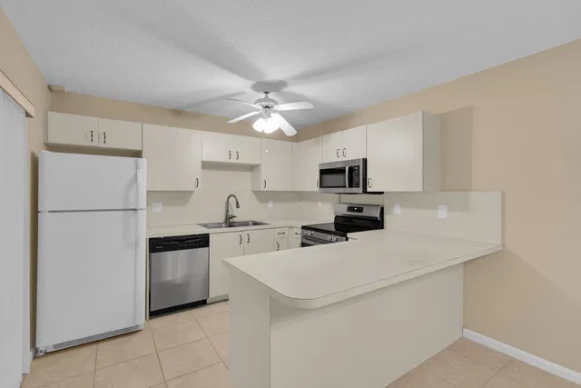 Unit 834 photo 11