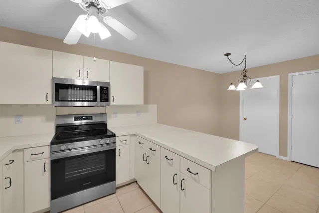 Unit 834 photo 12